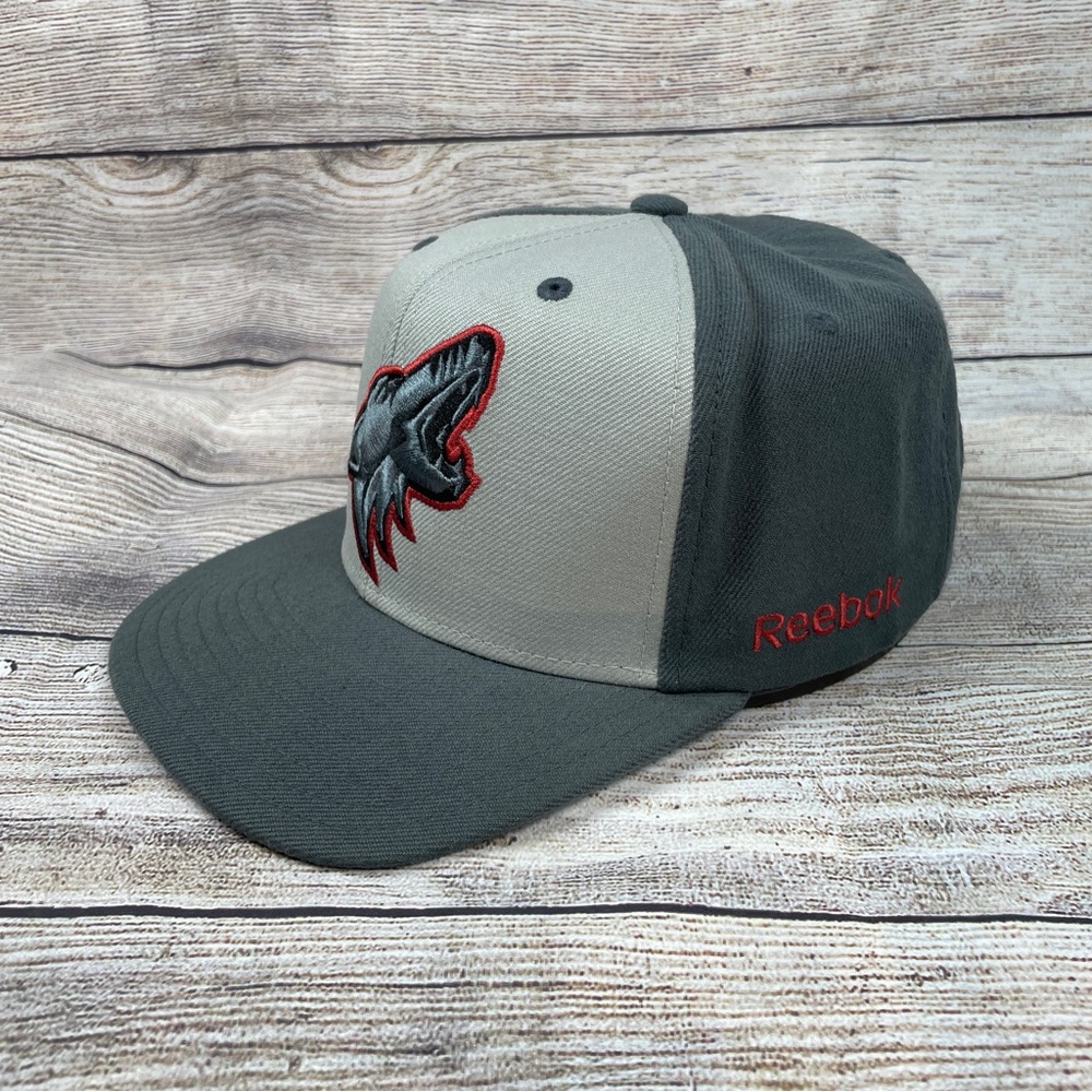 Arizona Coyotes - Reebok Two-Tone SnapBack with Grey and Red Embroidery NWOT
